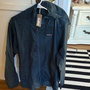 Patagonia men’s wind breaker size medium